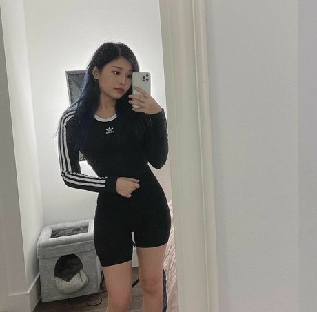 YoonHyoonAikuros xxx star pictures