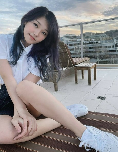 YoonHyoonAikuros sexy star image