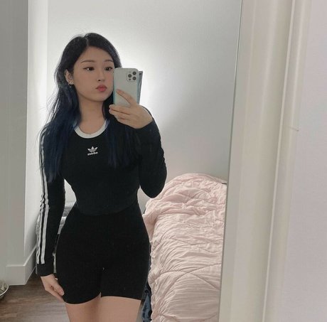 YoonHyoonAikuros pornstar art picture