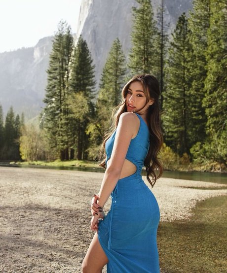 Shaela Mc Gilton model sexy pic