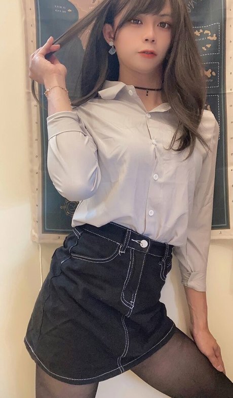 Luoluo pornographic model archive