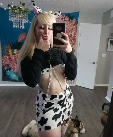 Moon IRL pretty actress image