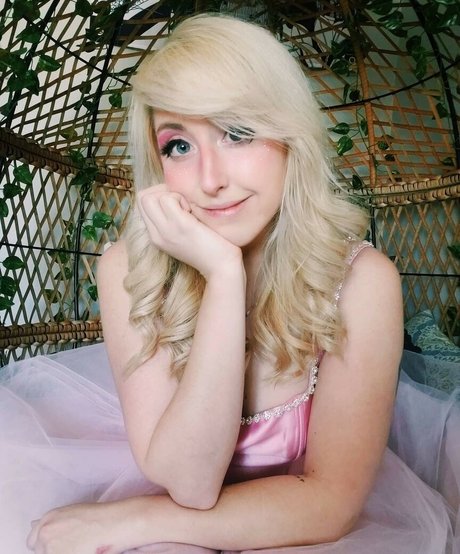 Moon IRL porn model img