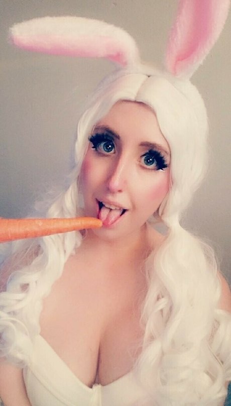 Moon IRL sex star photo