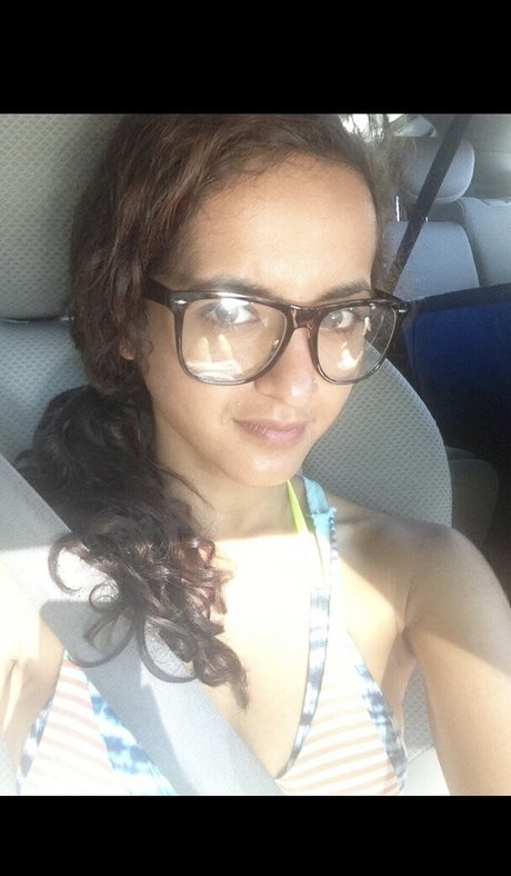 Eden Mama pretty actress gallery