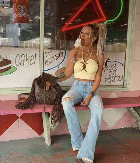 Holly Stocks star top archive