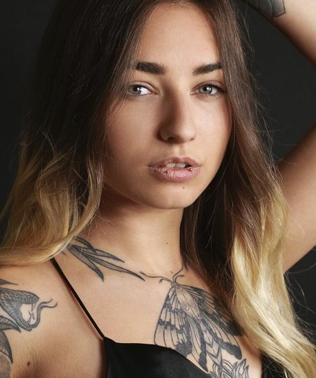 girl on girl onlyfans hot photos