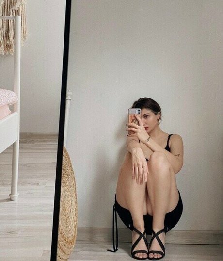 buseeylmaz97 sex model pics