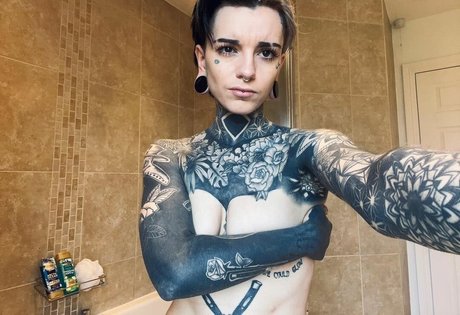 Holly Broome Inked pornstar beautiful pics