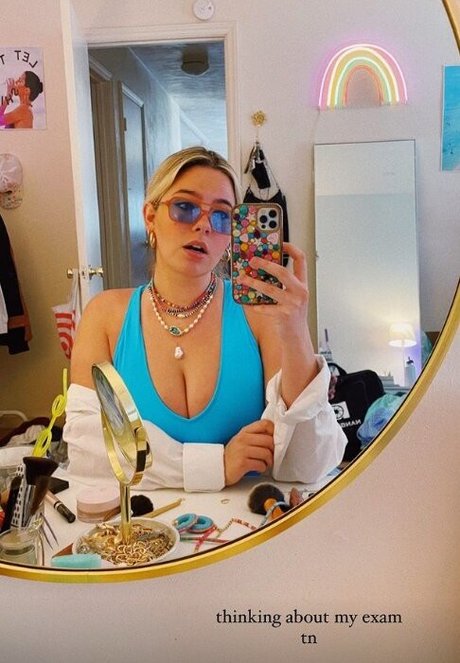 Emma Topps naked star pictures