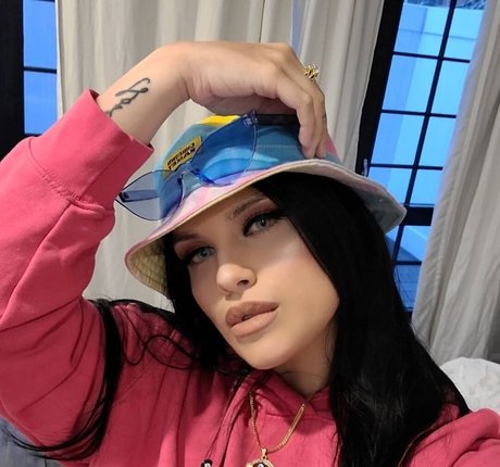 Alyssa Tognetti hot star image