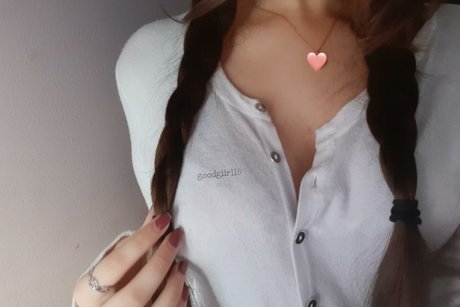 GoodGiirl18 pornographic model img