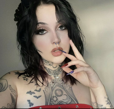 HorrorHaily erotic actress pics