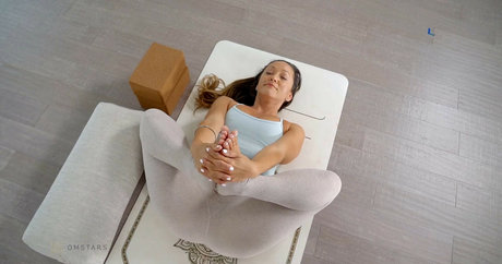 Kino MacGregor high quality model image