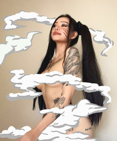 Bella Porch exclusive model photo