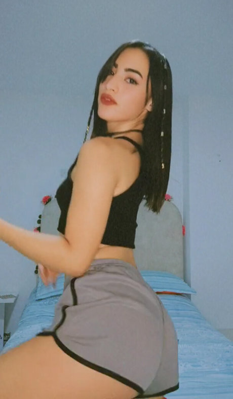 YulenyGz star nudes image