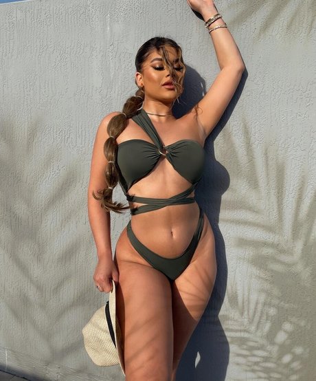 Dayanna Comas pornstar sexy galleries