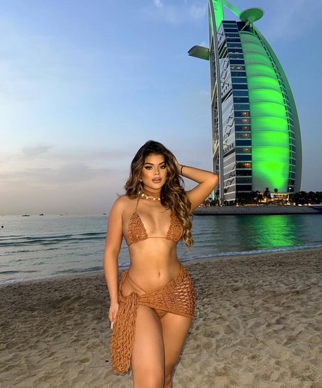 Dayanna Comas hd actress images