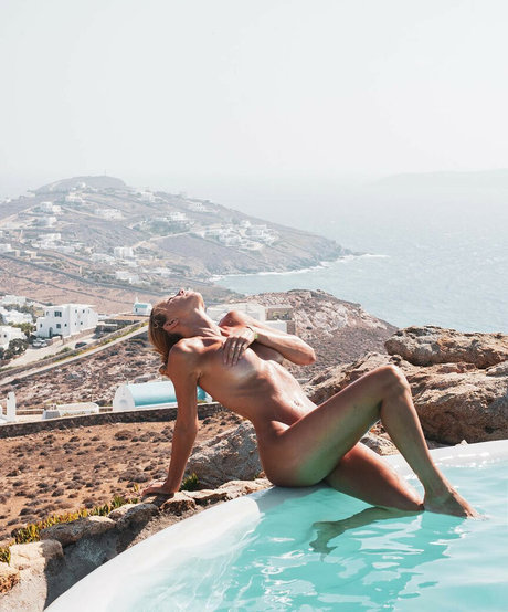 Taylor Mega erotic model pictures