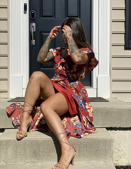 SuchaGoodGirlDanie sexy actress photo