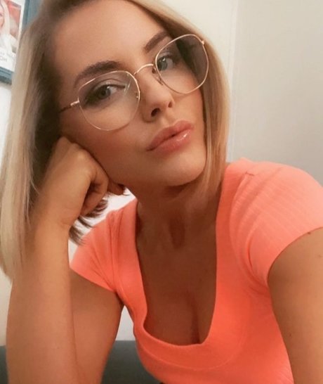 Stephanie Waring star hot pictures