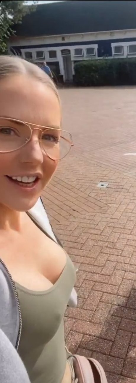 Stephanie Waring star hd pics