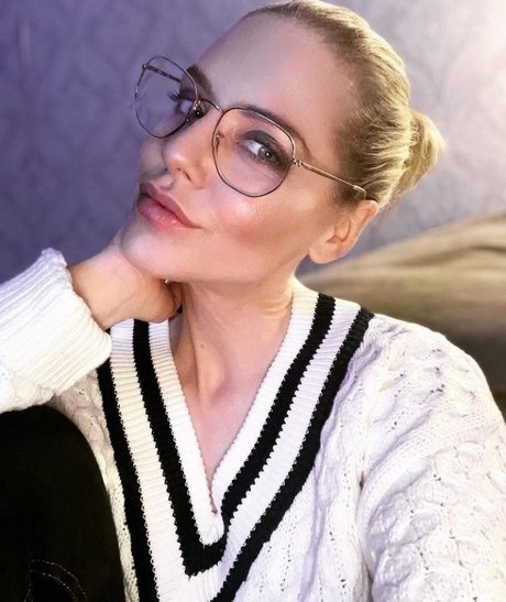 Stephanie Waring model images