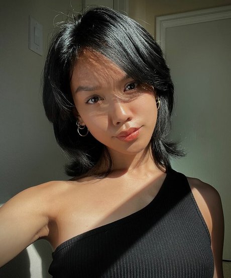 Tori Pareno porn model images