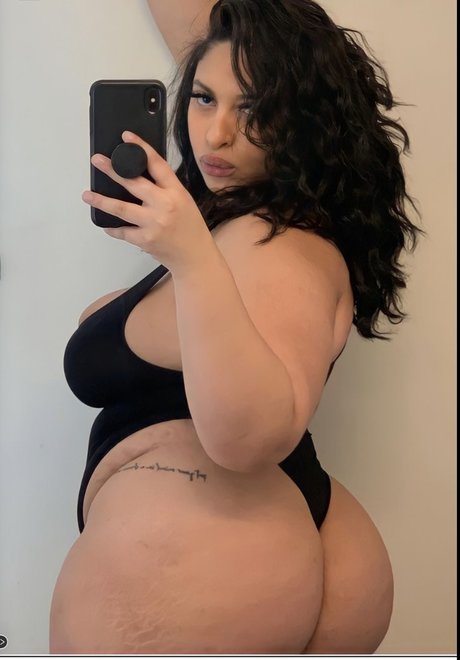 Thegirlofyourdreamz star pornographic pic