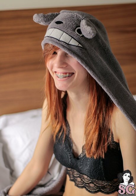 Elithes model exclusive gallery