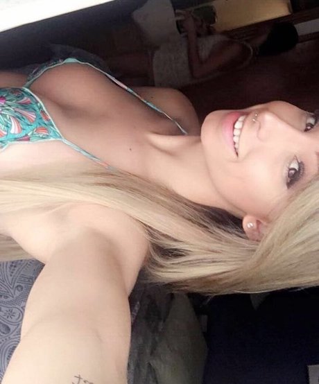 Mary Duarte model adult image