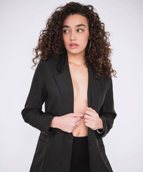 Liraz Nomdar art model images