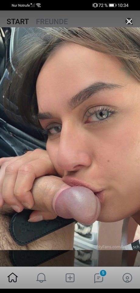 Akira sch star hot photos