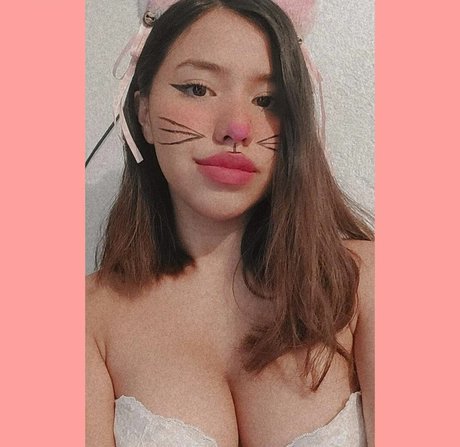 iNoheli model erotic pics