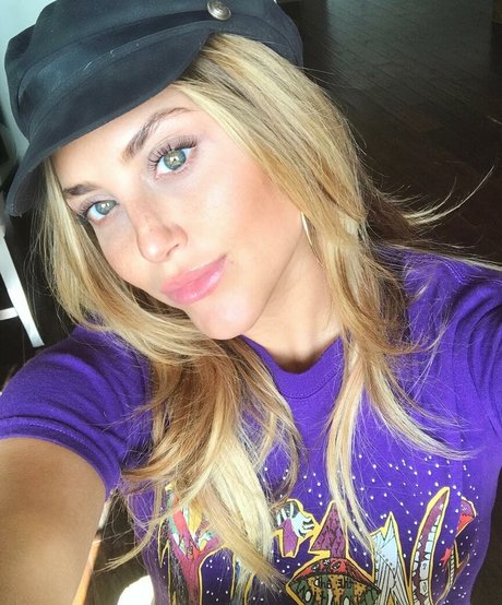 Cassie Scerbo pornstar naked pic