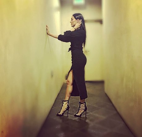 Cassie Scerbo nice model img