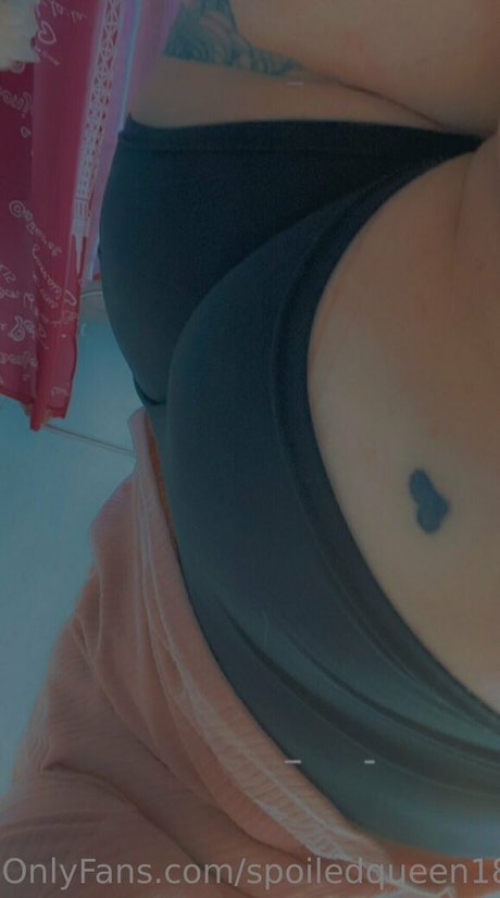 spoiledqueen180 pornographic model pic