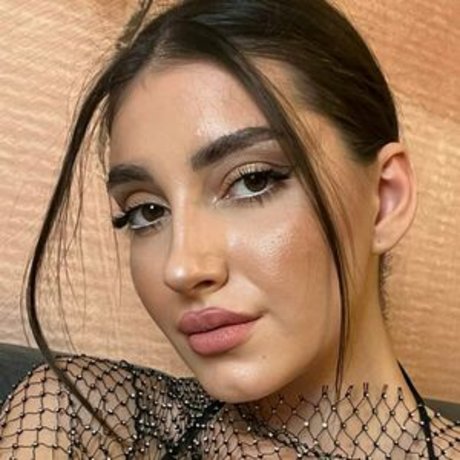 alinavaranik adult star pic