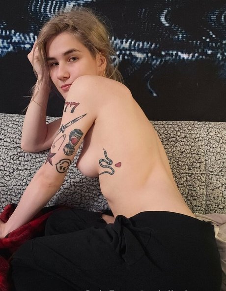 adalindgrayxo hd actress photo