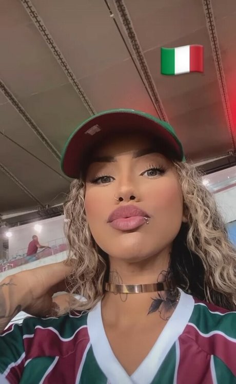 busty mom onlyfans xxx images