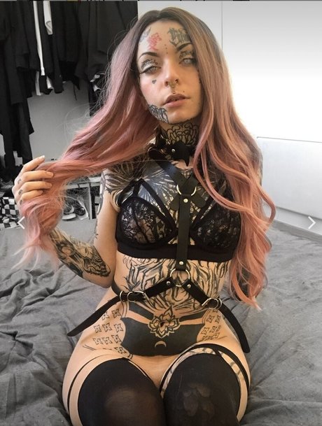 Haterskillah nude model photos