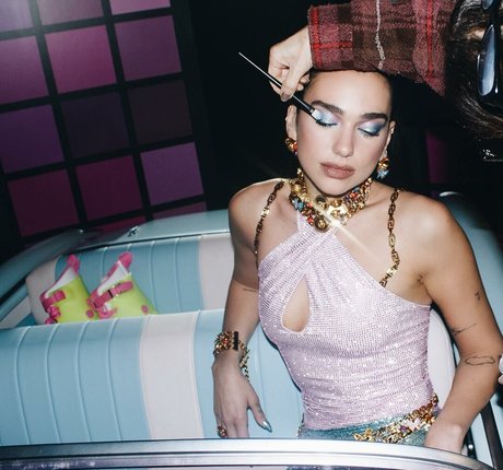 lesbian fingering onlyfans pornographic images