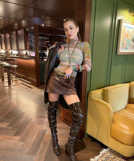 busty mom onlyfans art naked photos