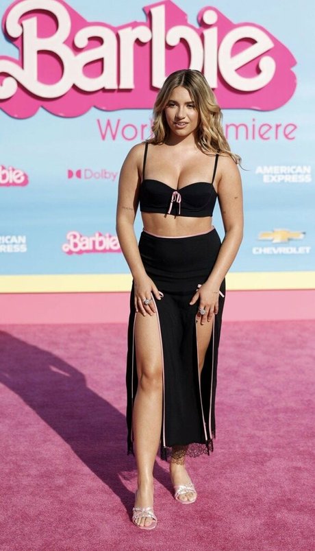 Mackenzie Ziegler pornstar beautiful images