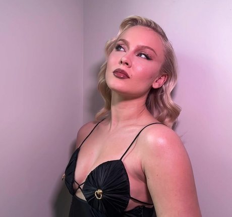 Zara Larsson perfect actress image