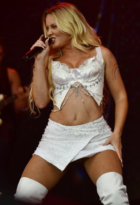 Zara Larsson model pretty gallery