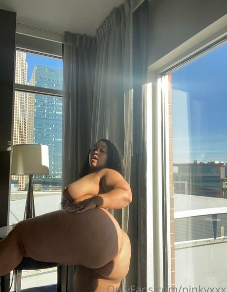 PinkyXXX art model photo