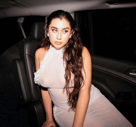 Lauren Jauregui beautiful model image
