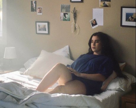 Lauren Jauregui model top img