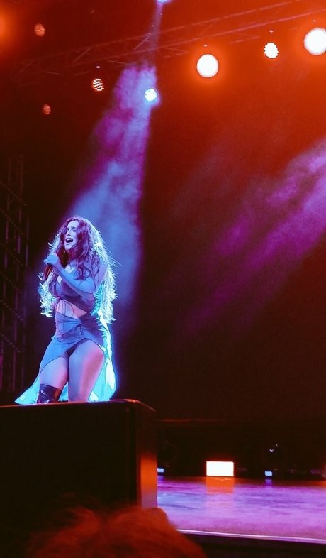 Lauren Jauregui nice actress pic